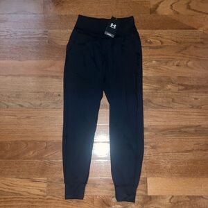 Never worn Under Armour joggers with pockets and a super soft material
